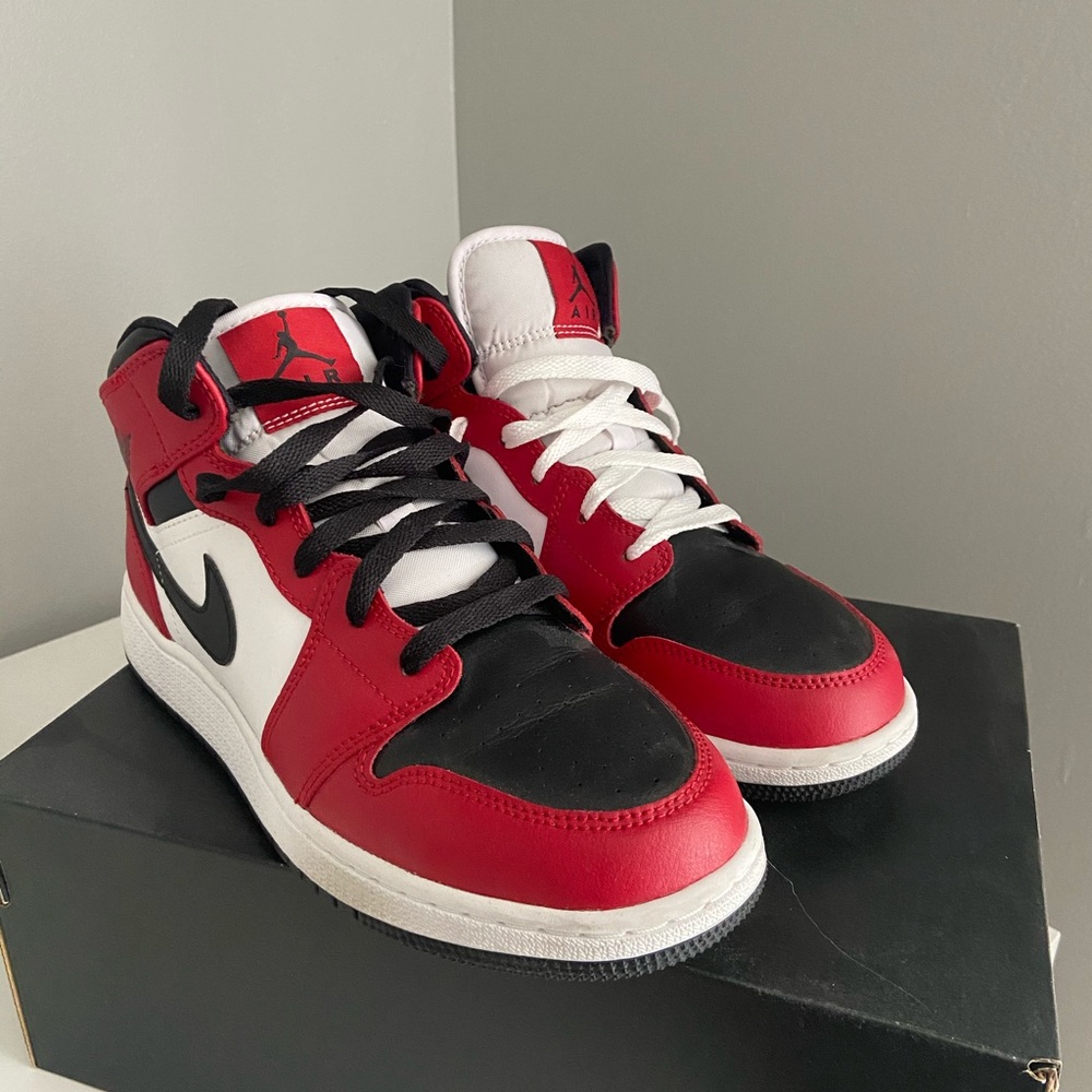 Chicago black tie Jordan 1 mids